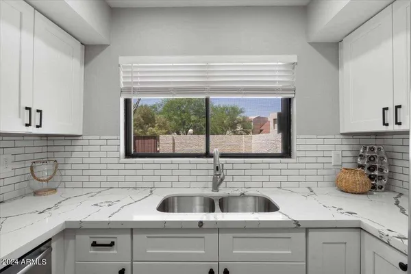 $2,300 | 9808 North 6th Street, Phoenix, AZ 85020