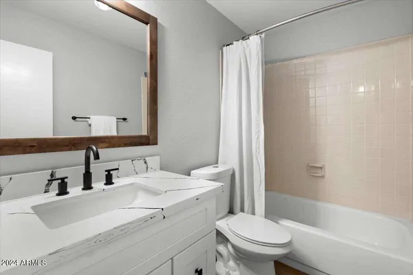 $2,300 | 9808 North 6th Street, Phoenix, AZ 85020