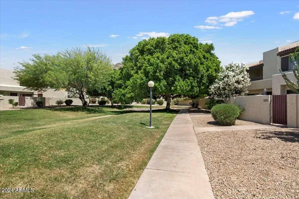 $2,300 | 9808 North 6th Street, Phoenix, AZ 85020
