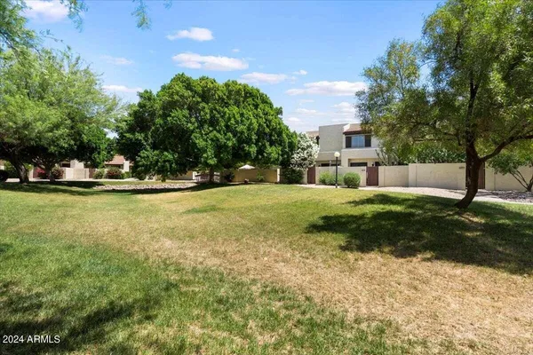 $2,300 | 9808 North 6th Street, Phoenix, AZ 85020