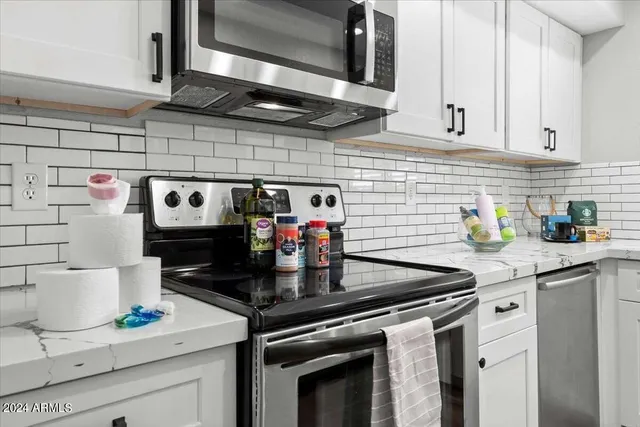 $2,300 | 9808 North 6th Street, Phoenix, AZ 85020