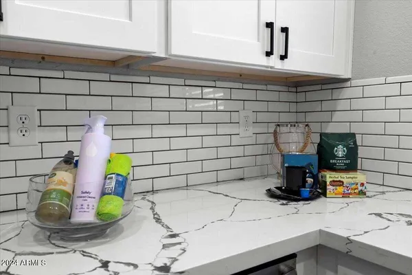 $2,300 | 9808 North 6th Street, Phoenix, AZ 85020