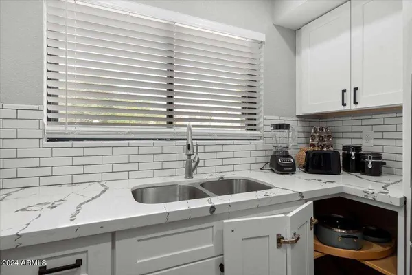 $2,300 | 9808 North 6th Street, Phoenix, AZ 85020