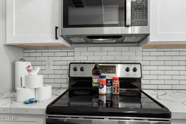 $2,300 | 9808 North 6th Street, Phoenix, AZ 85020