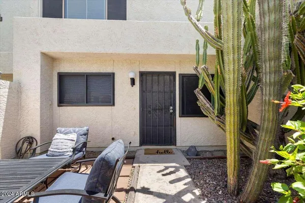 $2,300 | 9808 North 6th Street, Phoenix, AZ 85020