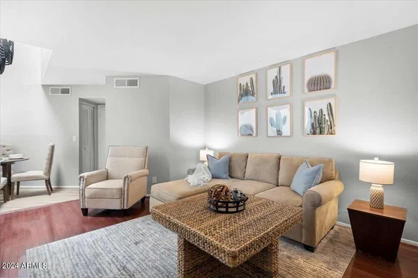 $2,300 | 9808 North 6th Street, Phoenix, AZ 85020