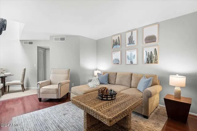 $2,300 | 9808 North 6th Street, Phoenix, AZ 85020