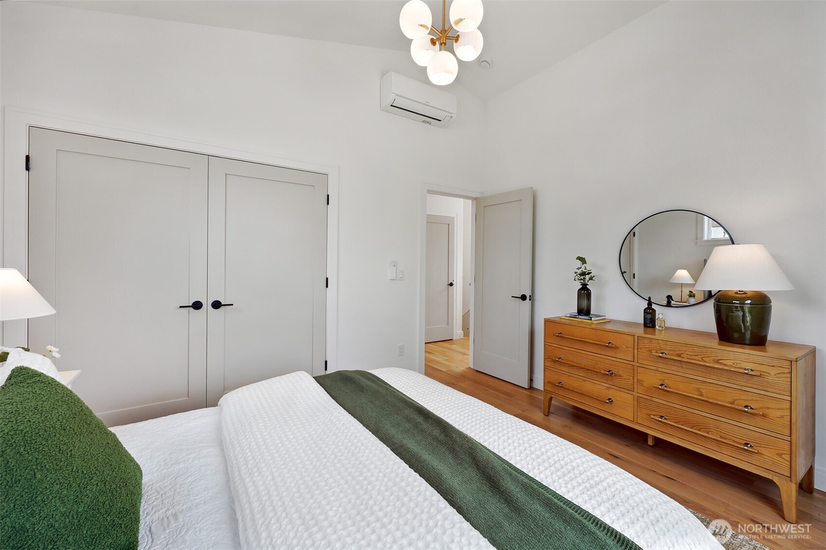 8738 13th Avenue Northwest Seattle, WA 98117 - Photo 14 of 27