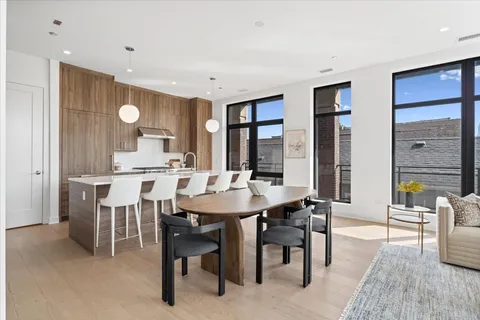 $1,899,000 | 1340 West Chestnut Street, Unit 301, Chicago, IL 60642