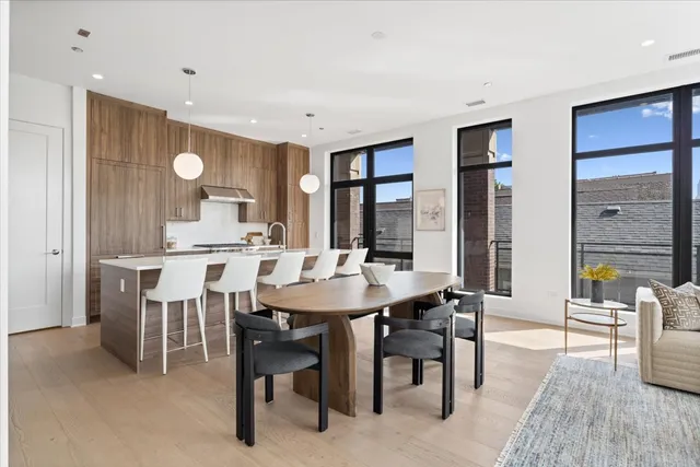 $1,899,000 | 1340 West Chestnut Street, Unit 301, Chicago, IL 60642