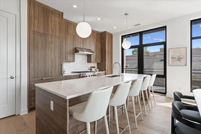 $1,899,000 | 1340 West Chestnut Street, Unit 301, Chicago, IL 60642