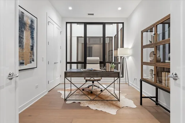 $1,899,000 | 1340 West Chestnut Street, Unit 301, Chicago, IL 60642