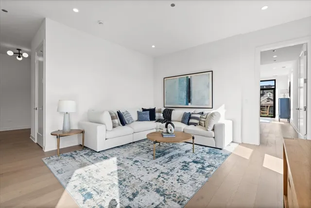 $1,899,000 | 1340 West Chestnut Street, Unit 301, Chicago, IL 60642