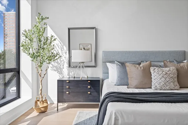 $1,899,000 | 1340 West Chestnut Street, Unit 301, Chicago, IL 60642