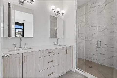 $1,899,000 | 1340 West Chestnut Street, Unit 301, Chicago, IL 60642