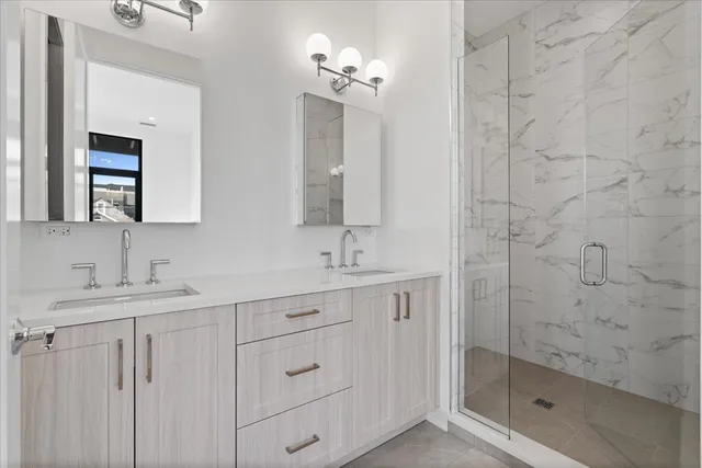 $1,899,000 | 1340 West Chestnut Street, Unit 301, Chicago, IL 60642