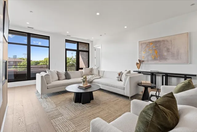 $1,899,000 | 1340 West Chestnut Street, Unit 301, Chicago, IL 60642