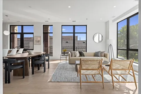 $1,899,000 | 1340 West Chestnut Street, Unit 301, Chicago, IL 60642