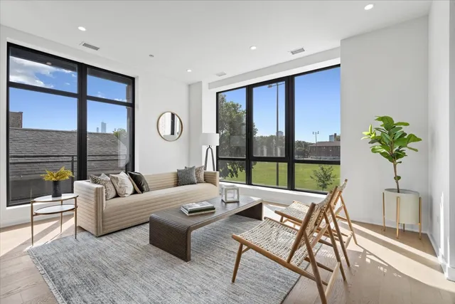 $1,899,000 | 1340 West Chestnut Street, Unit 301, Chicago, IL 60642