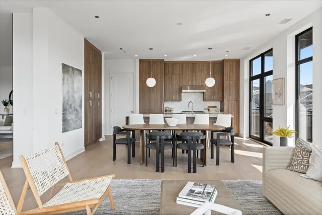$1,899,000 | 1340 West Chestnut Street, Unit 301, Chicago, IL 60642