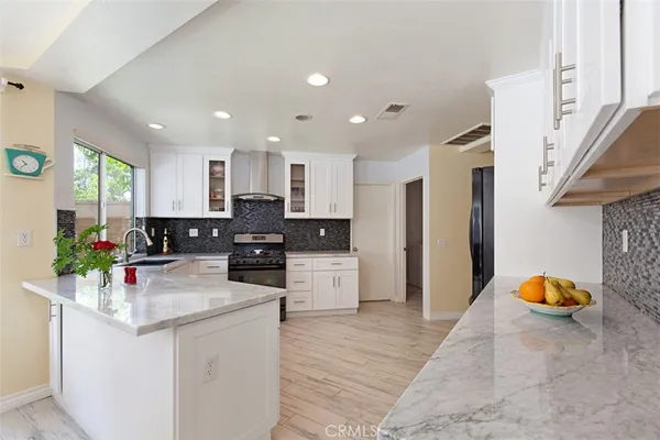 $6,800 | 19 Tennessee, Irvine, CA 92606