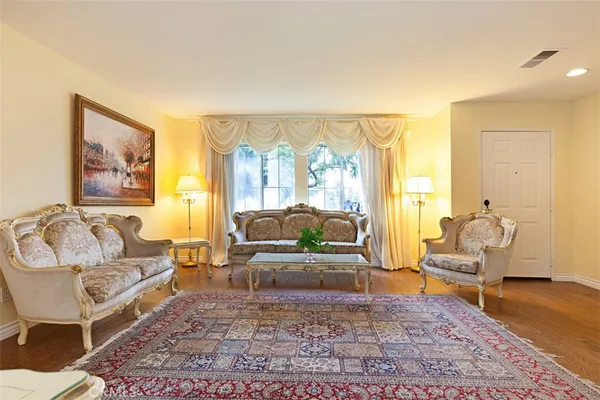 $6,800 | 19 Tennessee, Irvine, CA 92606