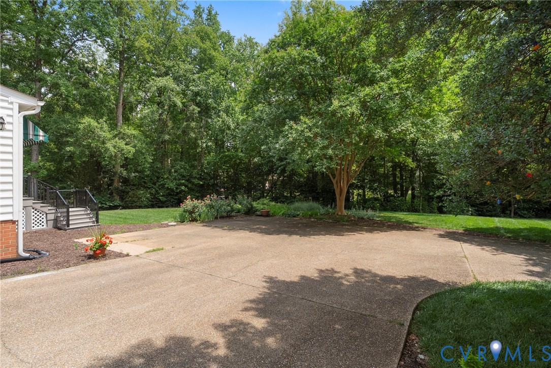 10817 North Bank Road Henrico, VA 23238 - Photo 48 of 52 Shaded driveway