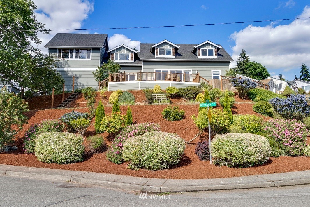 572 Windsor Place Northeast Renton, WA 98056 - Photo 1 of 25