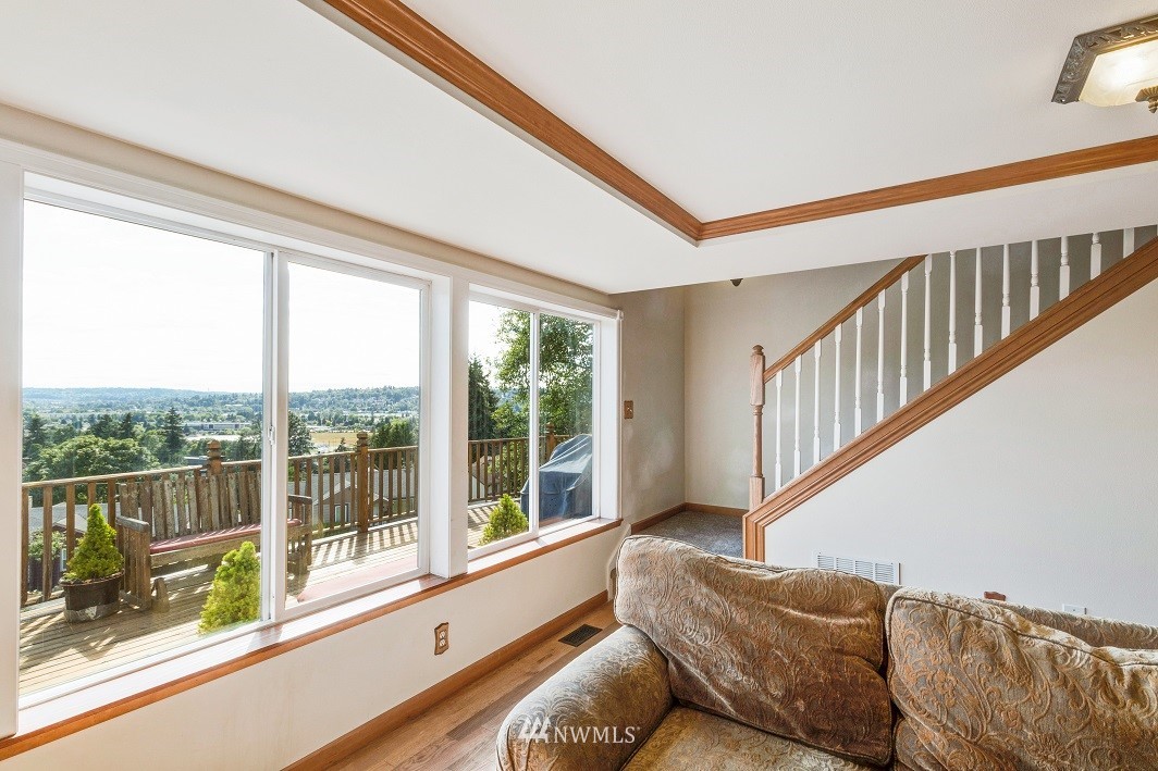 572 Windsor Place Northeast Renton, WA 98056 - Photo 12 of 25