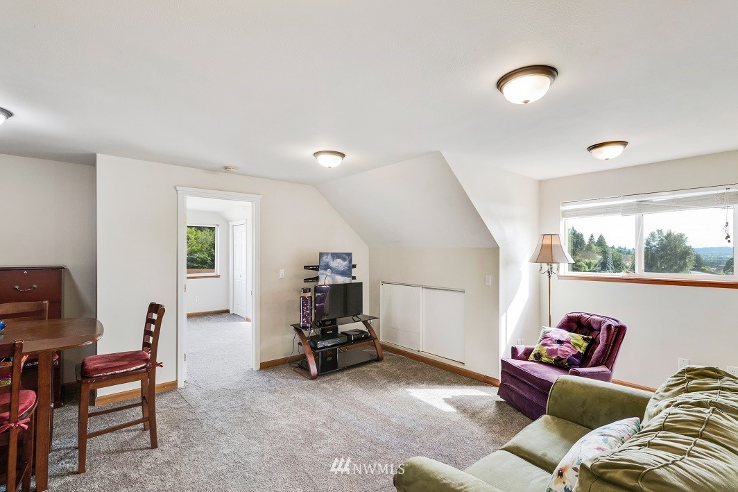 572 Windsor Place Northeast Renton, WA 98056 - Photo 14 of 25