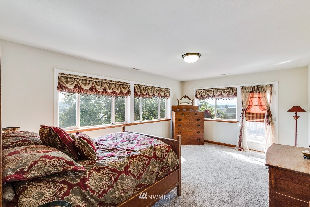 572 Windsor Place Northeast Renton, WA 98056 - Photo 15 of 25