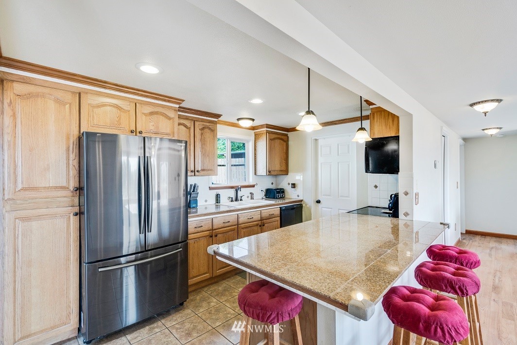 572 Windsor Place Northeast Renton, WA 98056 - Photo 8 of 25