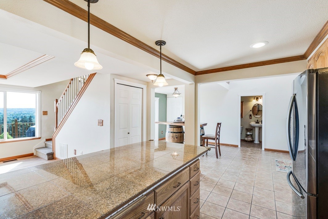 572 Windsor Place Northeast Renton, WA 98056 - Photo 10 of 25