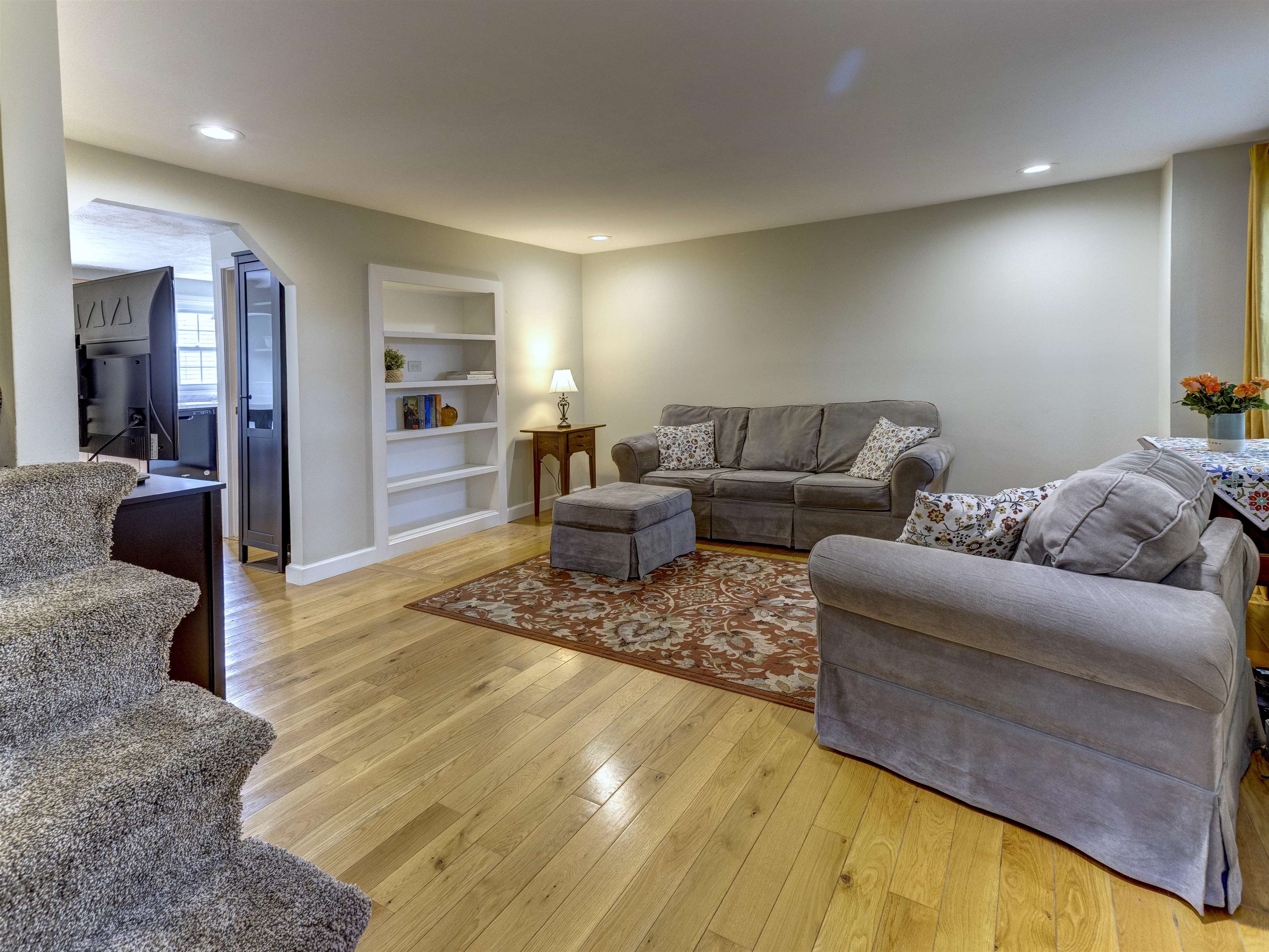 131 Cannongate III Road Nashua, NH 03063 - Photo 4 of 33 Gallery Image 4