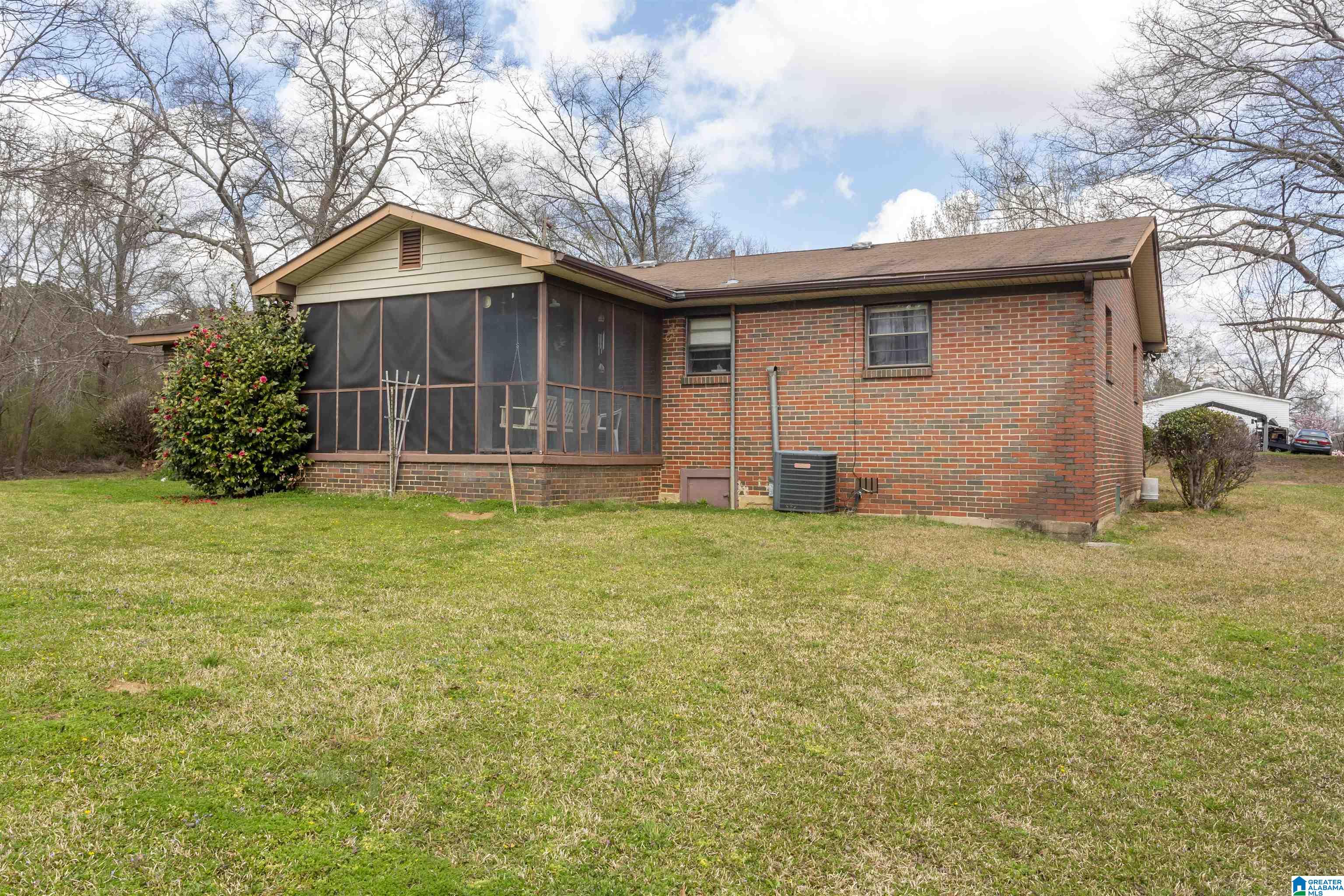 115 Thomas Road Sumiton, AL 35148 - Photo 5 of 46