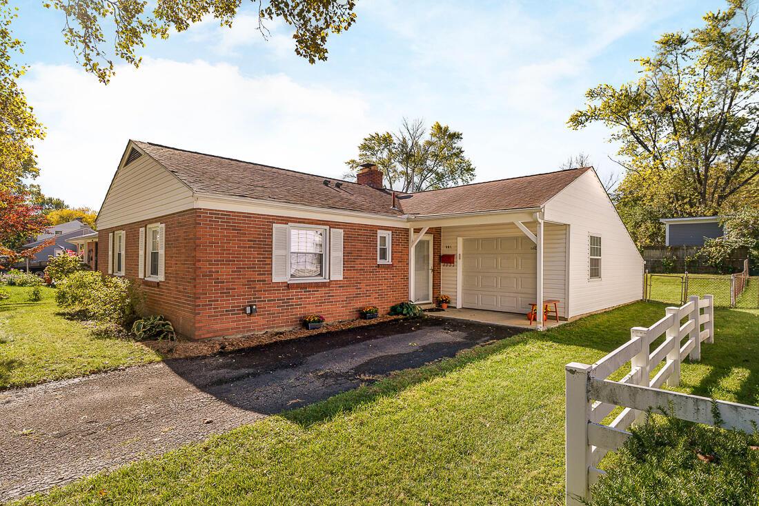 381 Darbyhurst Road Columbus, OH 43228 - Photo 2 of 30 side view