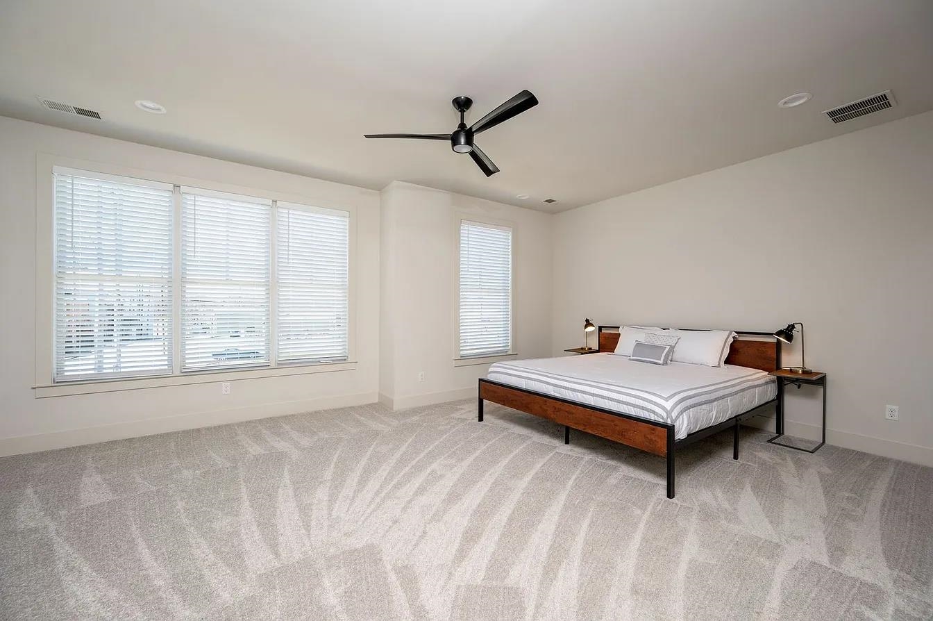 752 Meda Street Memphis, TN 38104 - Photo 9 of 18 Spacious interior featuring light-toned walls and an expansive carpeted floor
