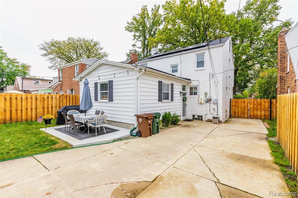1315 Hampton Road Grosse Pointe, MI 48236 - Photo 29 of 60