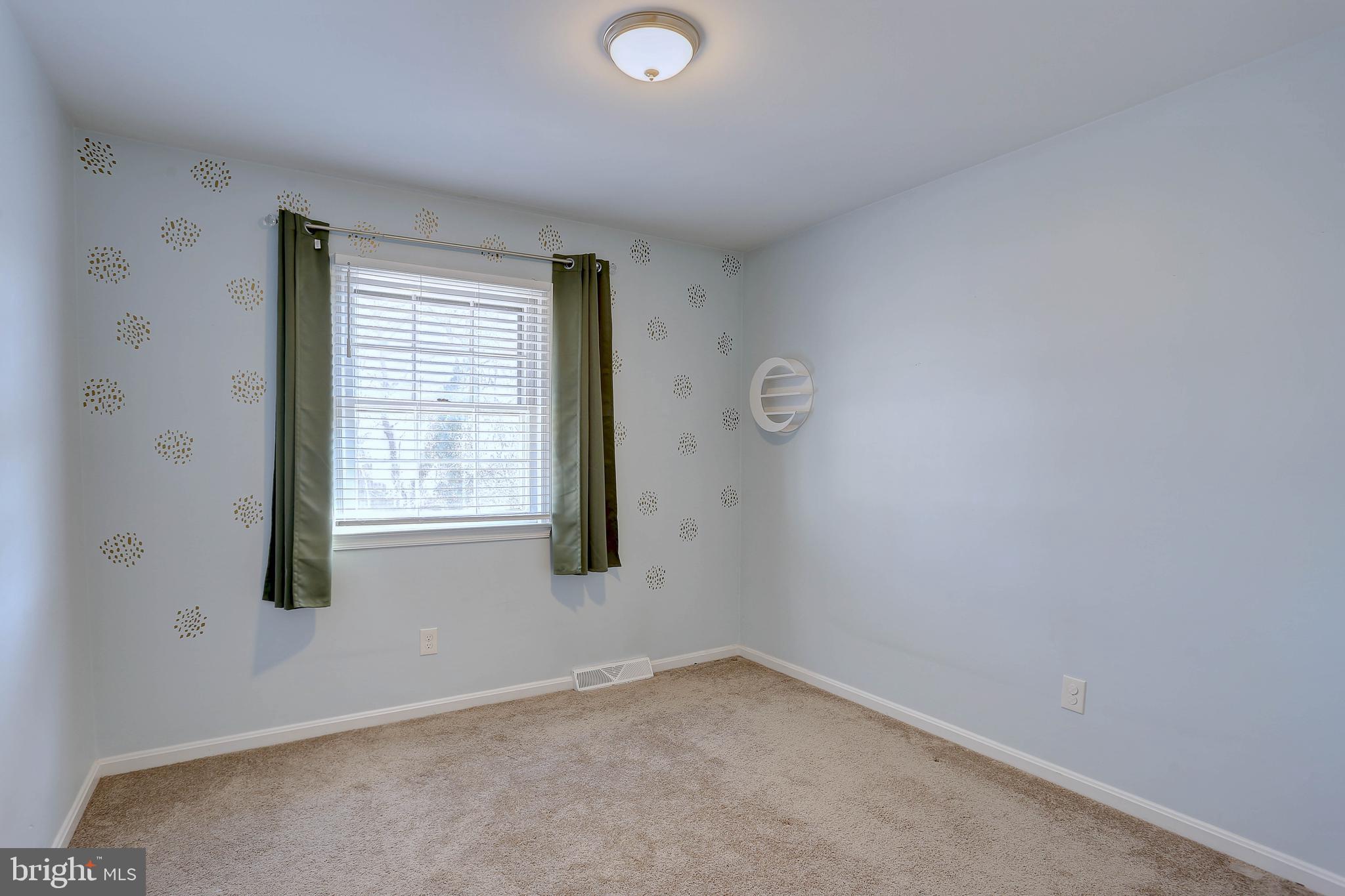 800 A Barrett Avenue Arnold, MD 21012 - Photo 21 of 30 an empty room with a window