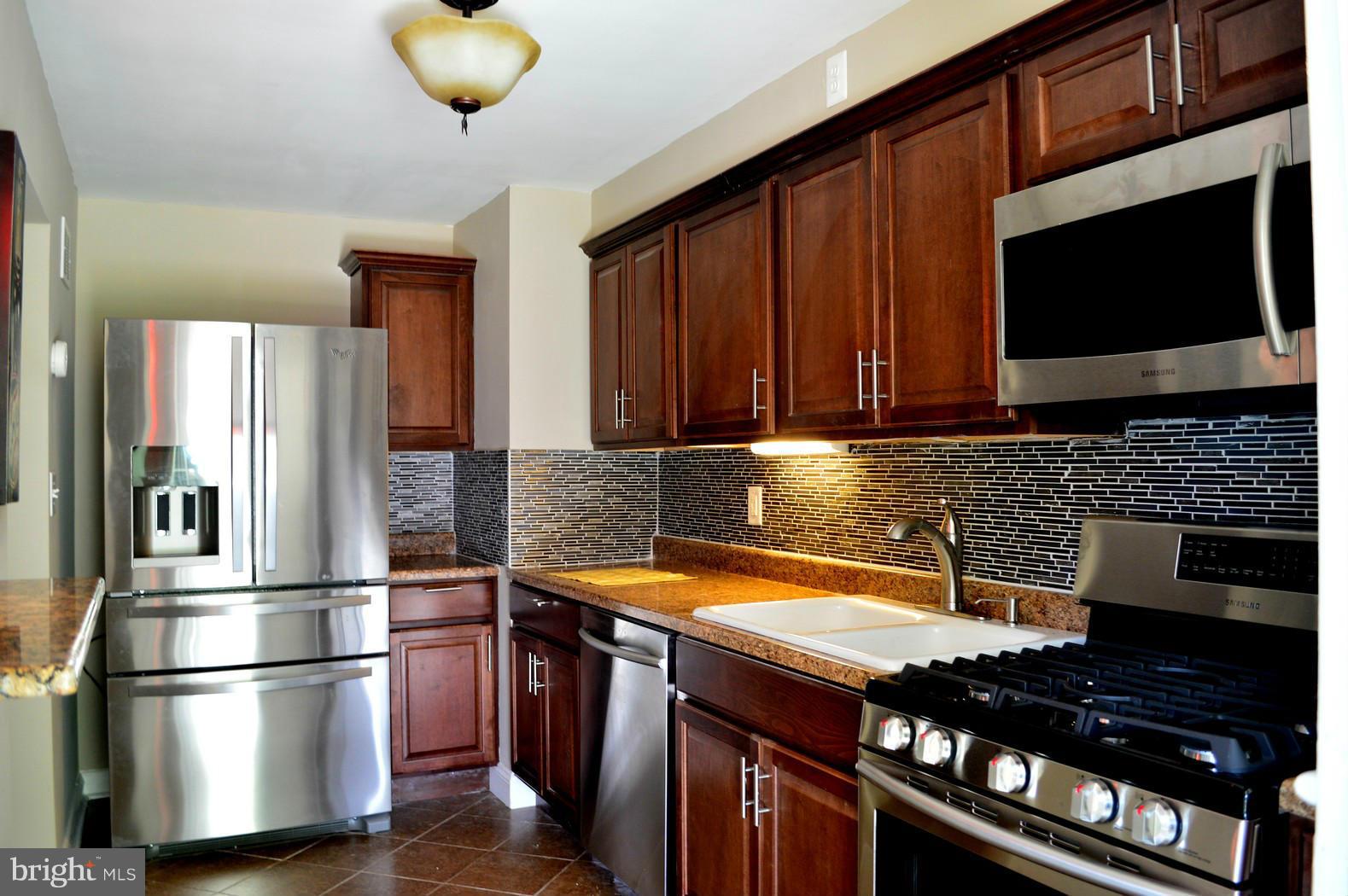 4939 West Hills Road Baltimore, MD 21229 - Photo 2 of 30 Kitchen