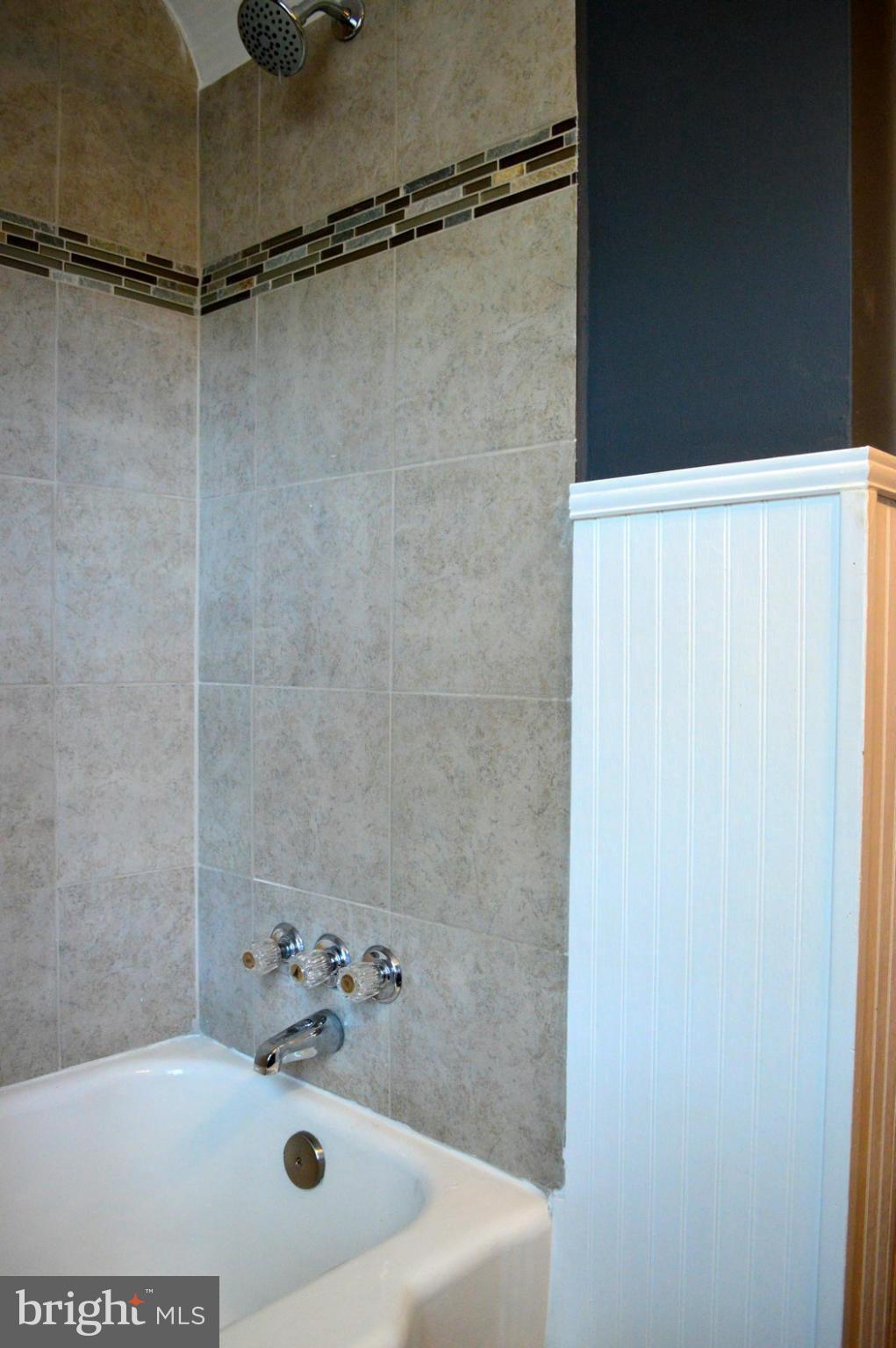 4939 West Hills Road Baltimore, MD 21229 - Photo 18 of 30 Bath