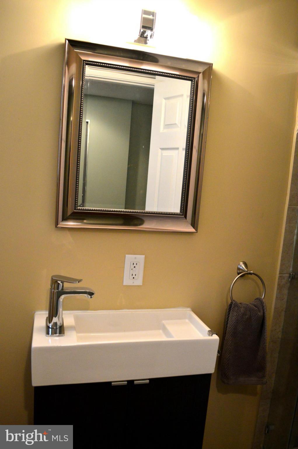 4939 West Hills Road Baltimore, MD 21229 - Photo 23 of 30 Bath