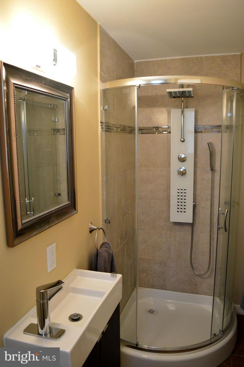 4939 West Hills Road Baltimore, MD 21229 - Photo 24 of 30 Bath
