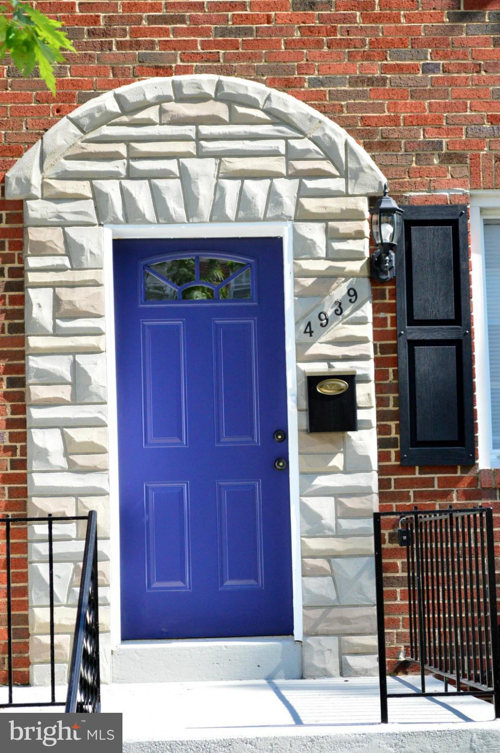 4939 West Hills Road Baltimore, MD 21229 - Photo 26 of 30 Exterior (Front)