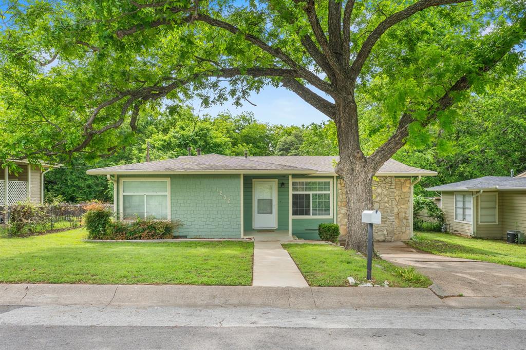 1236 South Brazos Street Weatherford, TX 76086 - Photo 1 of 25 Front of home with large shade tree