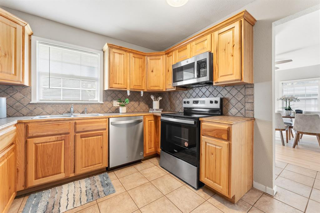 1236 South Brazos Street Weatherford, TX 76086 - Photo 11 of 25 Kitchen with updated appliances and built-in pantry