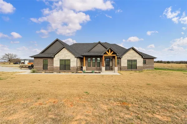 $650,000 | 170 Rolling Hills Boulevard, Alvord, TX 76225