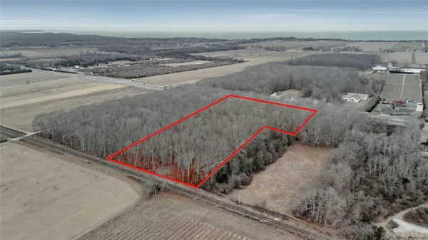 $925,000 | 15690 County Road 48, Cutchogue, NY 11935