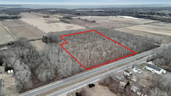 $925,000 | 15690 County Road 48, Cutchogue, NY 11935