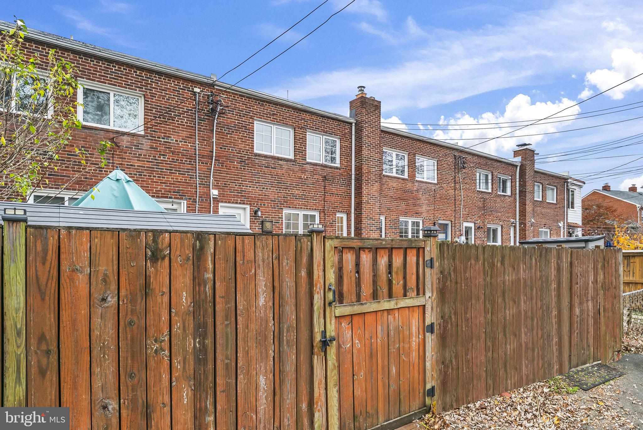 433 Earl Street Alexandria, VA 22314 - Photo 30 of 30 a front view of a house